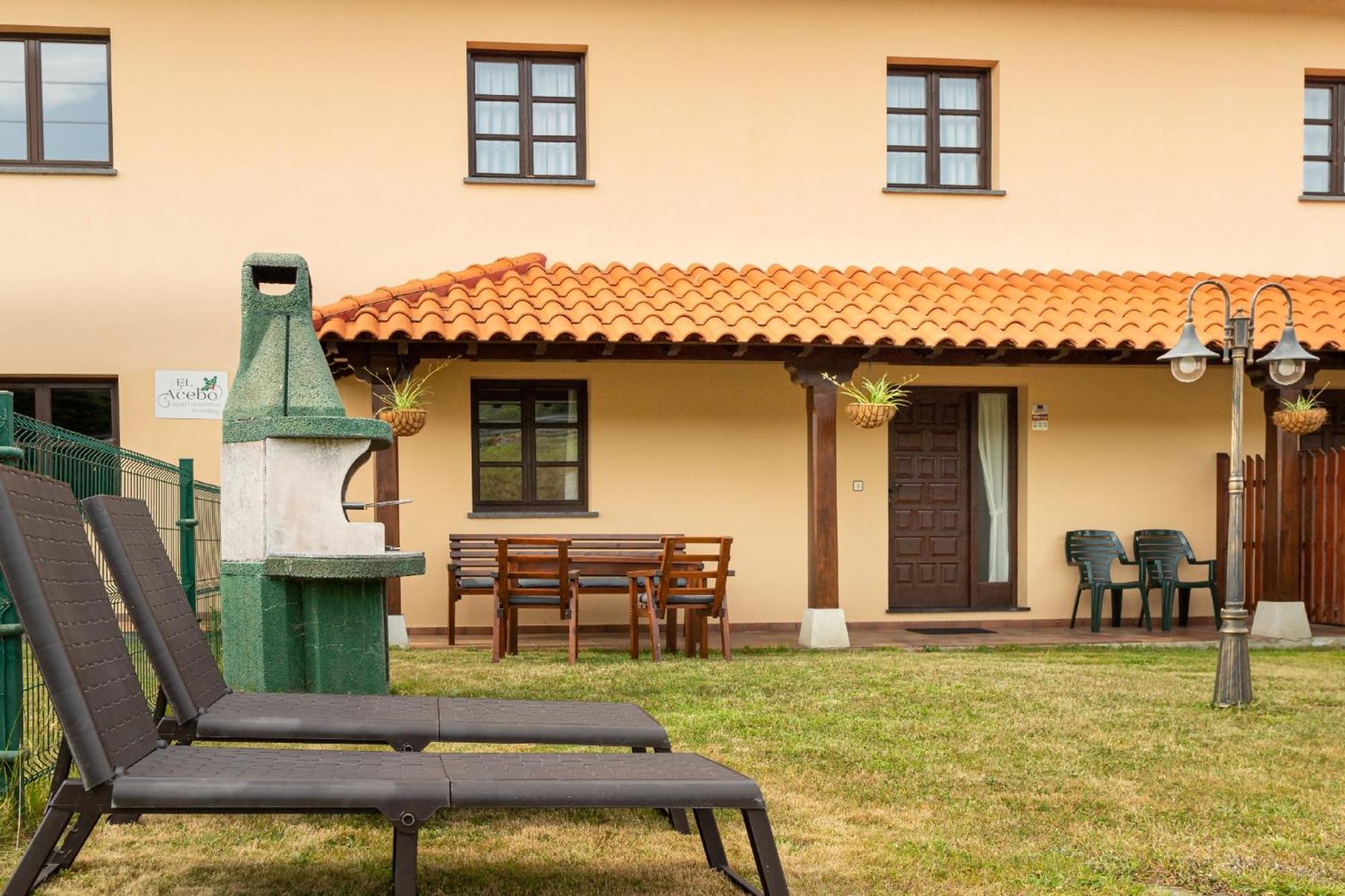 Apartamentos El Acebo Navés 外观 照片